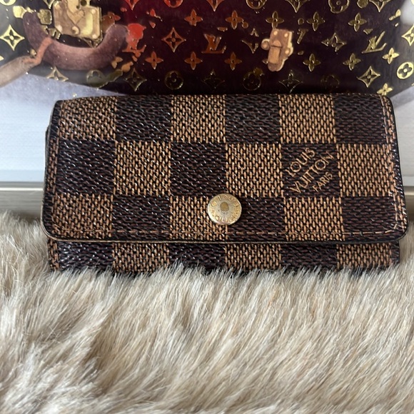 Louis Vuitton Handbags - Authentic Louis Vuitton 4 Key Holder Damier Ebene